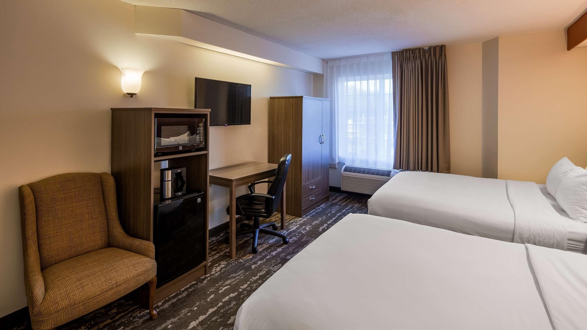 Charlevoix Inn & Suites Surestay Collection By Best Western Екстериор снимка