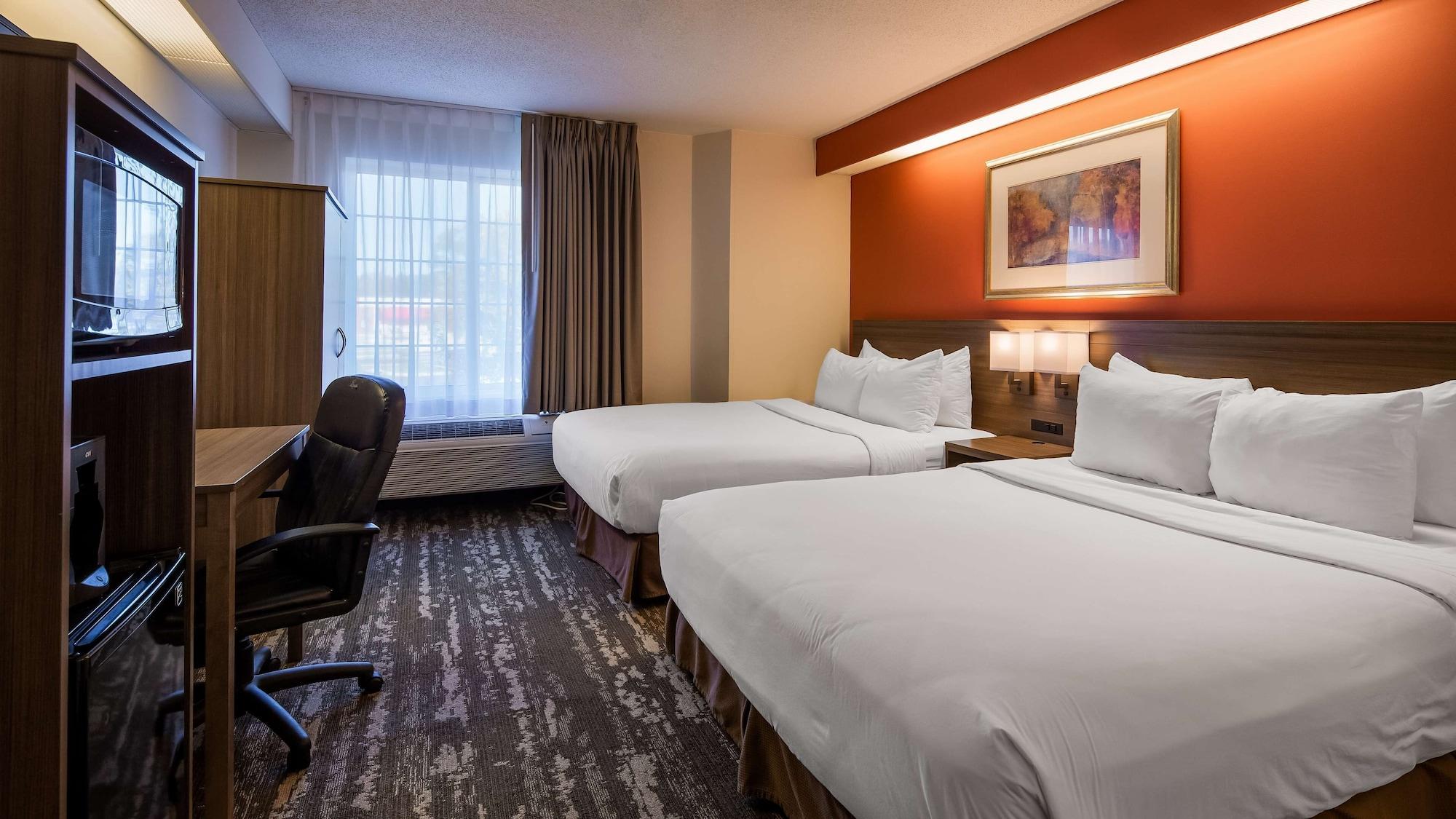 Charlevoix Inn & Suites Surestay Collection By Best Western Екстериор снимка