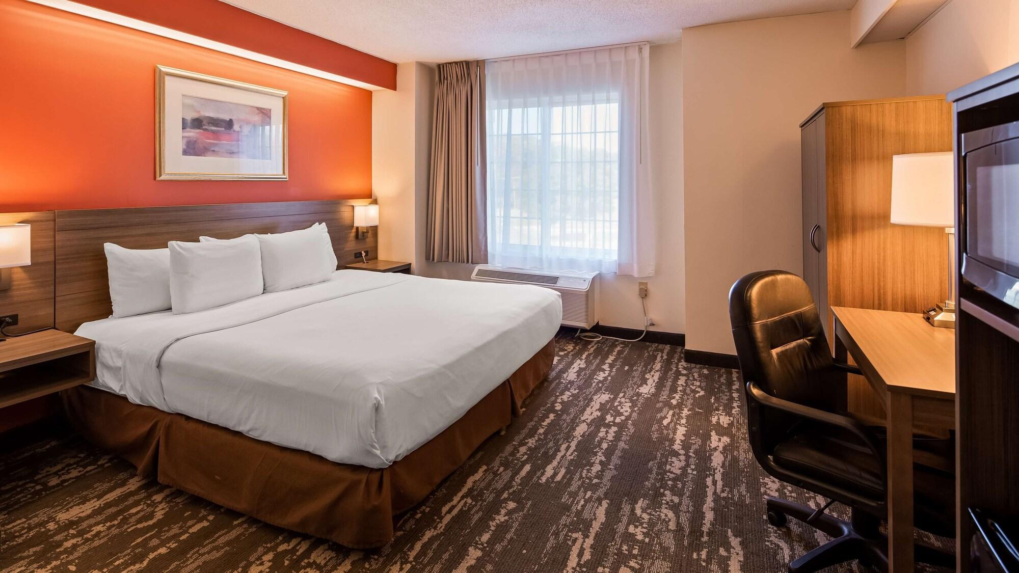 Charlevoix Inn & Suites Surestay Collection By Best Western Екстериор снимка