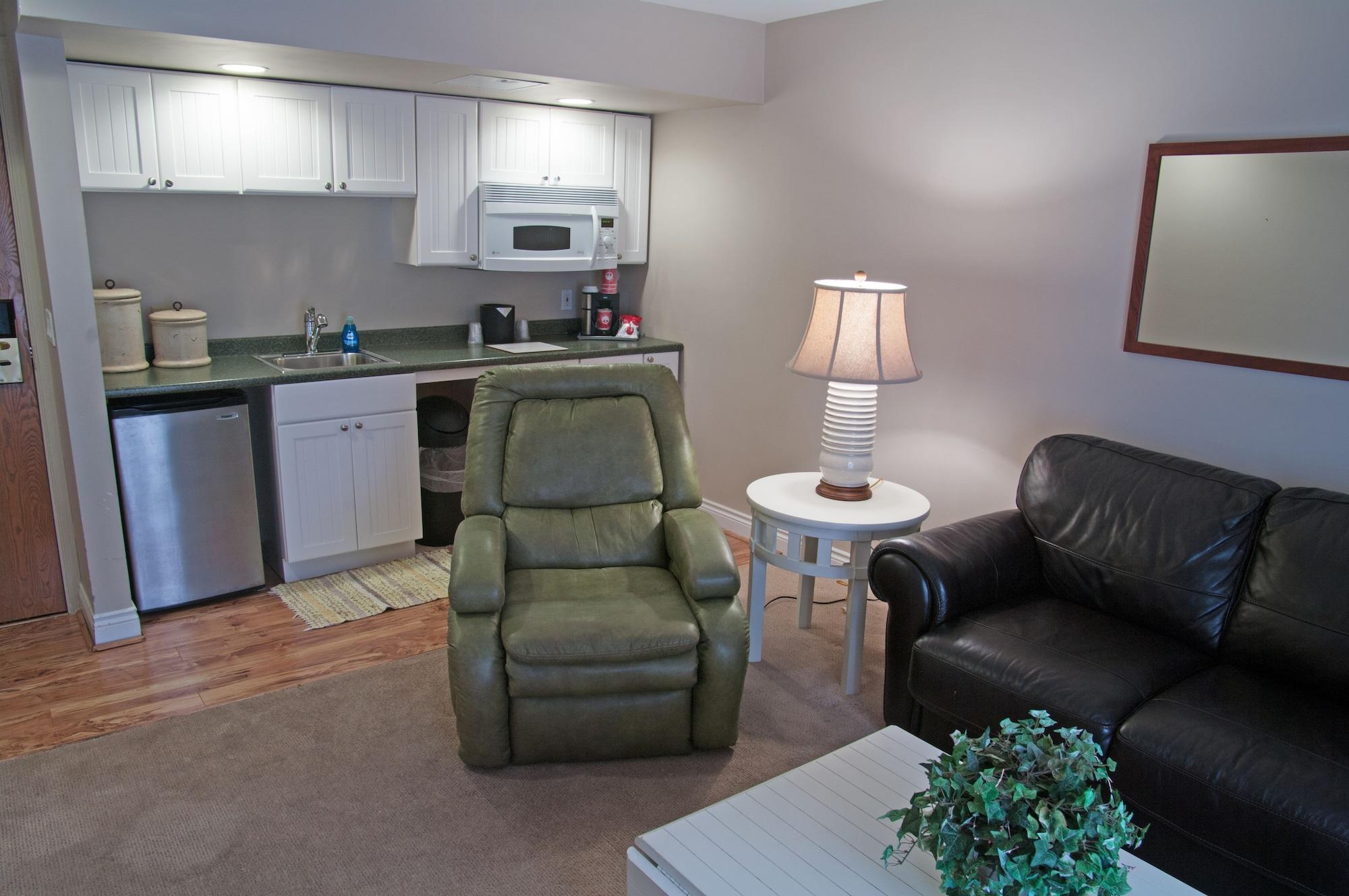 Charlevoix Inn & Suites Surestay Collection By Best Western Екстериор снимка