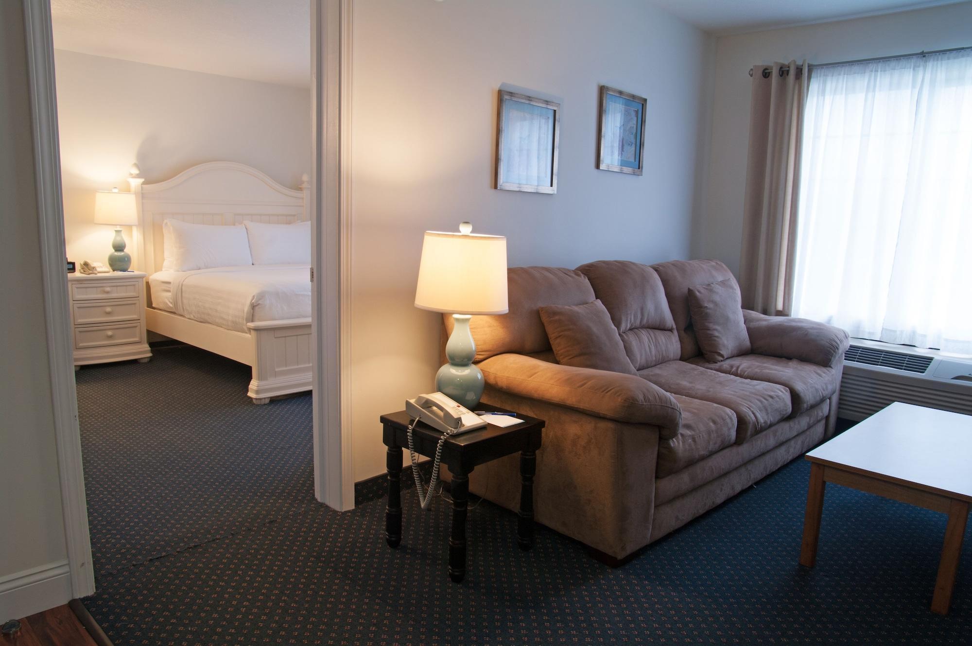 Charlevoix Inn & Suites Surestay Collection By Best Western Екстериор снимка