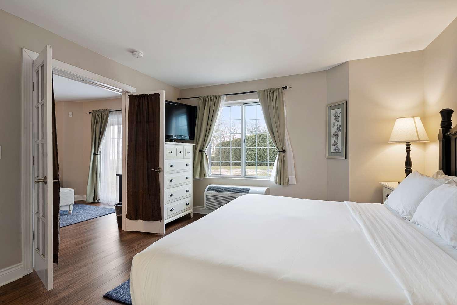 Charlevoix Inn & Suites Surestay Collection By Best Western Екстериор снимка