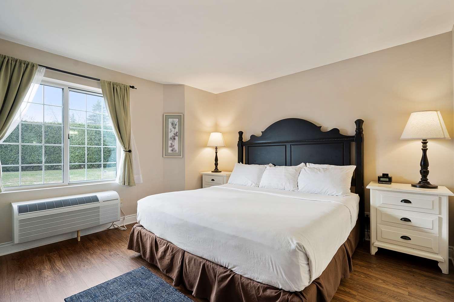 Charlevoix Inn & Suites Surestay Collection By Best Western Екстериор снимка