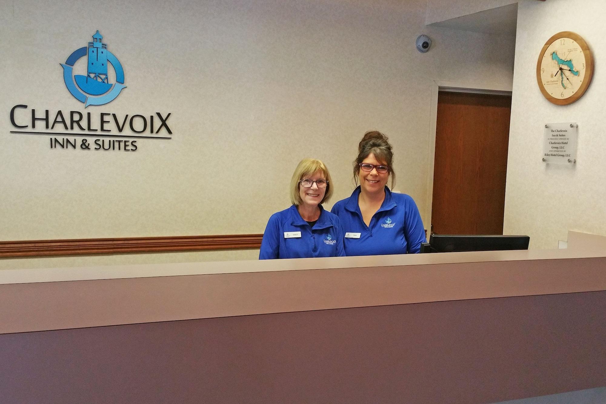 Charlevoix Inn & Suites Surestay Collection By Best Western Екстериор снимка