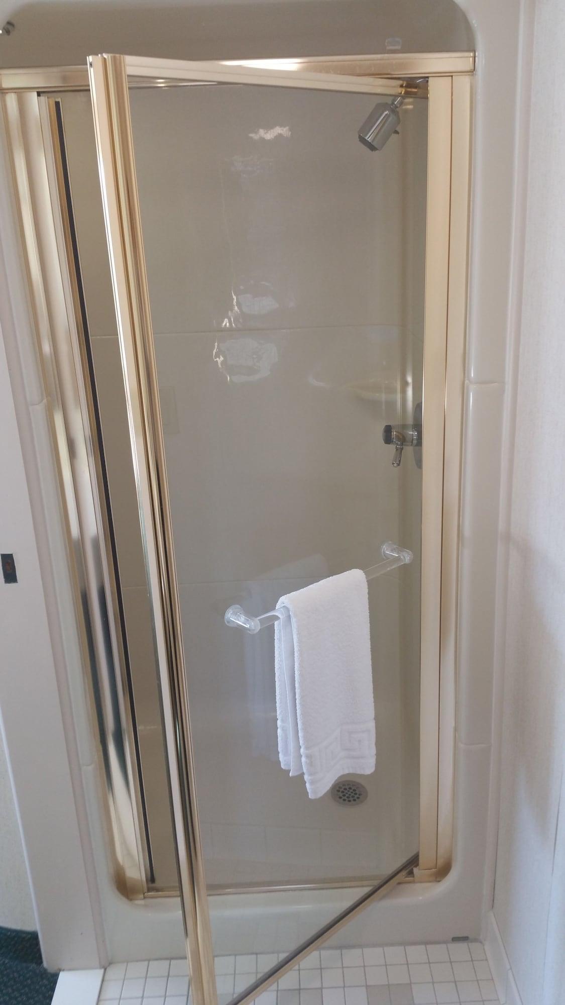 Charlevoix Inn & Suites Surestay Collection By Best Western Екстериор снимка