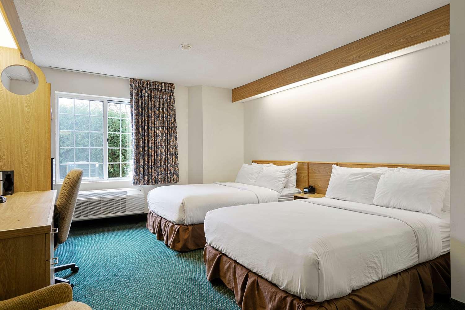 Charlevoix Inn & Suites Surestay Collection By Best Western Екстериор снимка