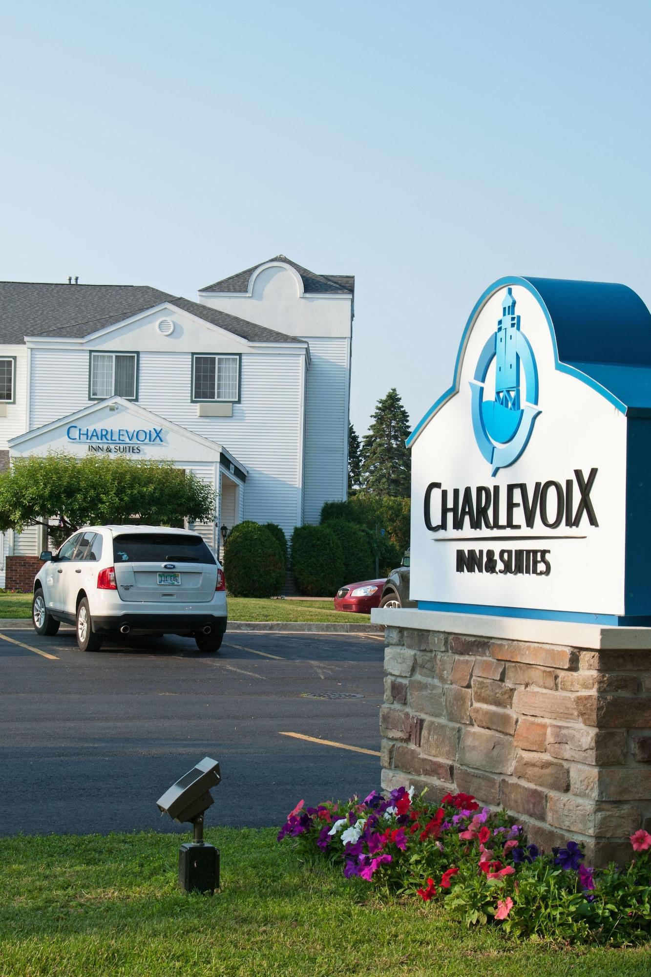 Charlevoix Inn & Suites Surestay Collection By Best Western Екстериор снимка