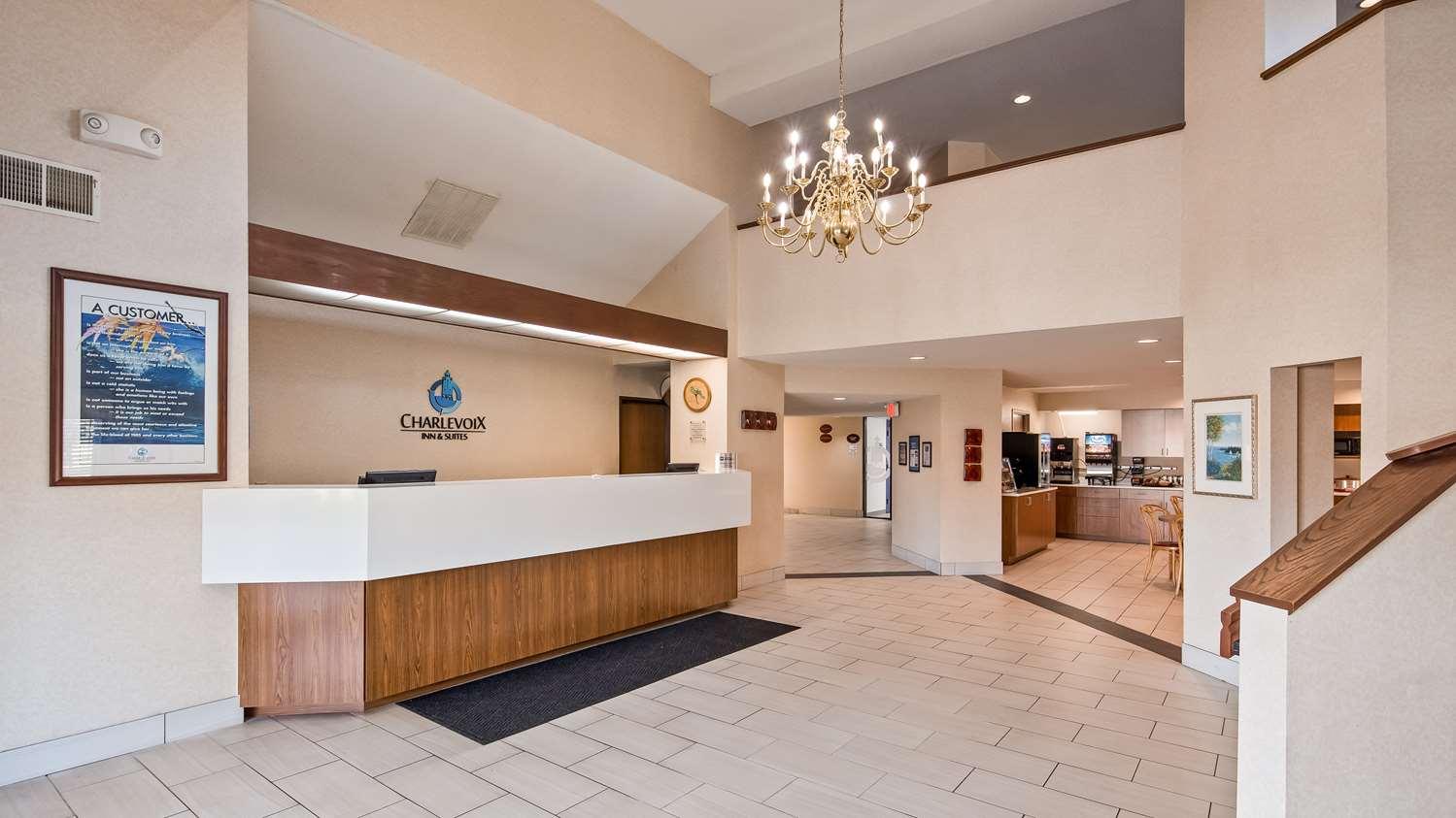 Charlevoix Inn & Suites Surestay Collection By Best Western Екстериор снимка