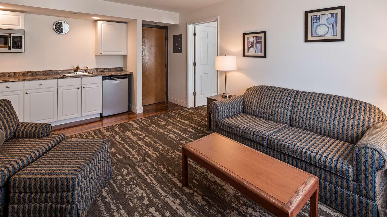 Charlevoix Inn & Suites Surestay Collection By Best Western Екстериор снимка