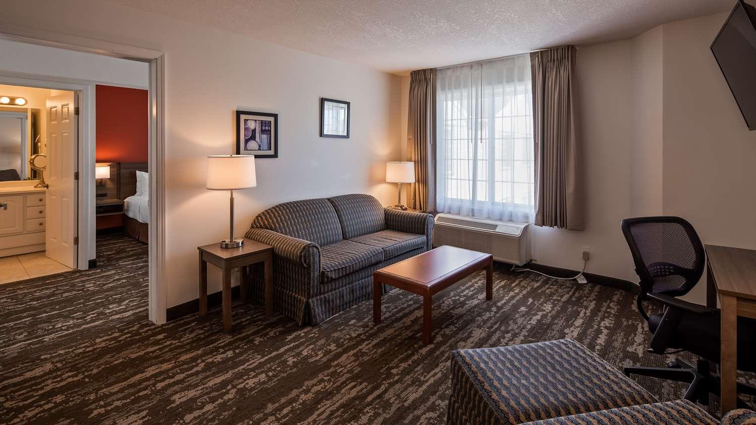 Charlevoix Inn & Suites Surestay Collection By Best Western Екстериор снимка