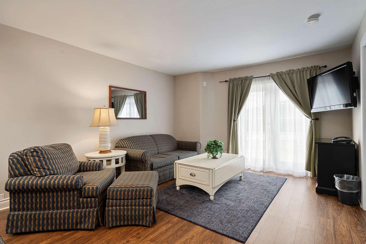Charlevoix Inn & Suites Surestay Collection By Best Western Екстериор снимка