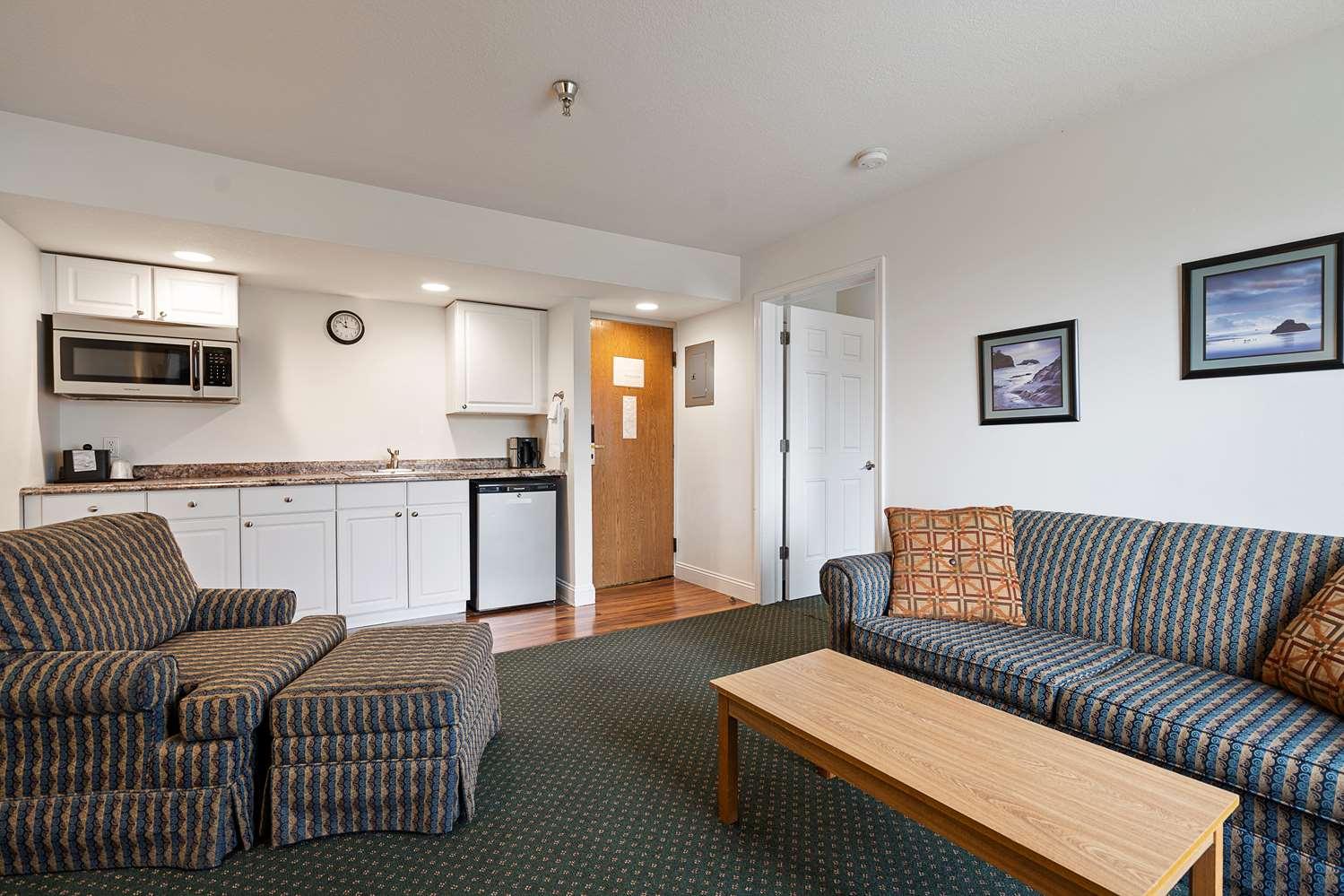 Charlevoix Inn & Suites Surestay Collection By Best Western Екстериор снимка